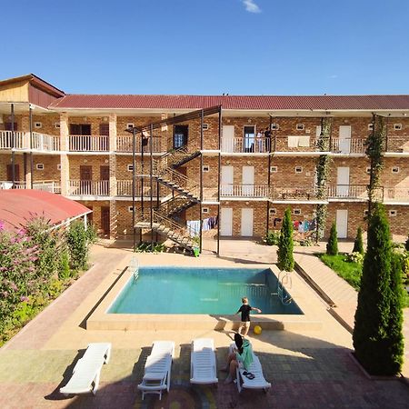 Адилет Hotel Cholpon-Ata Ngoại thất bức ảnh