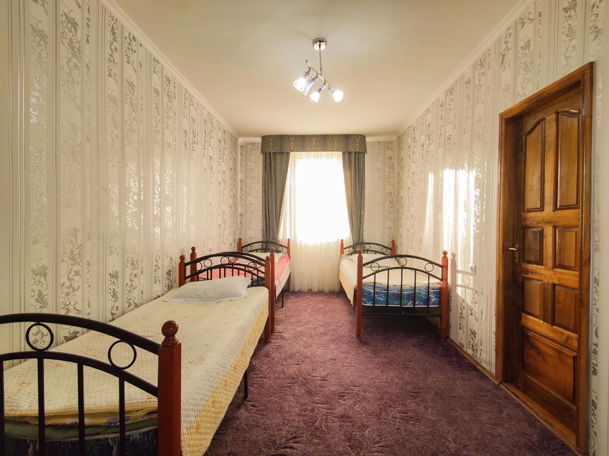 Адилет Hotel Cholpon-Ata Ngoại thất bức ảnh